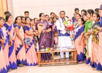 ମୁଖ୍ୟମନ୍ତ୍ରୀଙ୍କୁ ଭେଟିଲେ ମହିଳା କମ୍ୟୁନିଟି ସପୋଟ୍‌ର୍ ଷ୍ଟାଫ୍