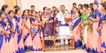 ମୁଖ୍ୟମନ୍ତ୍ରୀଙ୍କୁ ଭେଟିଲେ ମହିଳା କମ୍ୟୁନିଟି ସପୋଟ୍‌ର୍ ଷ୍ଟାଫ୍