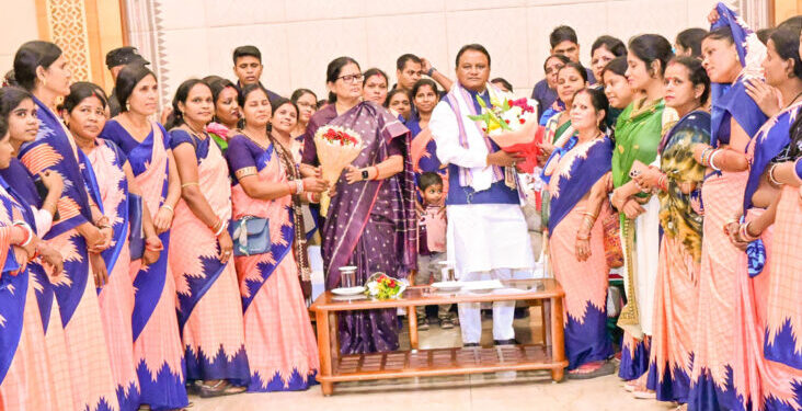 ମୁଖ୍ୟମନ୍ତ୍ରୀଙ୍କୁ ଭେଟିଲେ ମହିଳା କମ୍ୟୁନିଟି ସପୋଟ୍‌ର୍ ଷ୍ଟାଫ୍