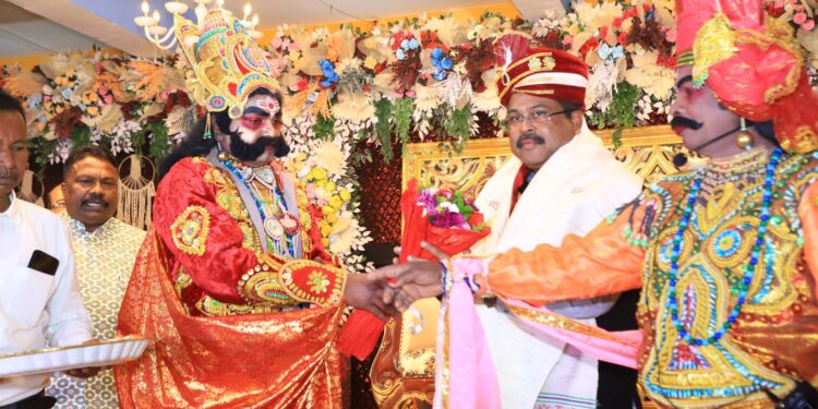 ଖଣ୍ଡକୋଟା ଠାରେ ଆୟୋଜିତ ୩୨ତମ ବିରାଟ ଧନୁଯାତ୍ରା ମହୋତ୍ସବରେ ଯୋଗଦେଲେ କେନ୍ଦ୍ର ଶିକ୍ଷାମନ୍ତ୍ରୀ