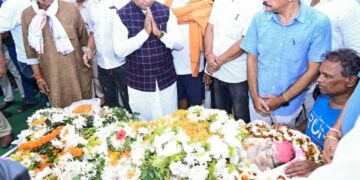 ଉତ୍ତମ ମହାନ୍ତିଙ୍କ ଅନ୍ତିମ ଦର୍ଶନ କଲେ ମୁଖ୍ୟମନ୍ତ୍ରୀ
