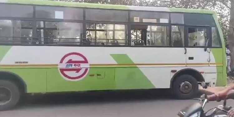 ମୋ ବସରେ ନିଆଁ, ଭୟରେ ବାହାରିଲେ ଯାତ୍ରୀ