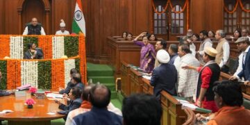 ଉପରାଜ୍ୟପାଳଙ୍କ ଅଭିଭାଷଣ ବେଳେ ଦିଲ୍ଲୀ ବିଧାନସଭାରେ ହଙ୍ଗାମା: ବିରୋଧୀ ଦଳ ନେତା ଅତିଶିଙ୍କ ସହ ଆପ୍ ର ୧୨ ବିଧାୟକଙ୍କୁ ସସ୍‌ପେଣ୍ଡ କଲେ ବାଚସ୍ପତି