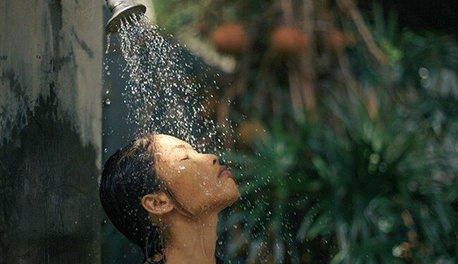 ବେଡ୍‌କୁ ଯିବା ପୂର୍ବରୁ ନାଇଟ ସାୱାର କରିବାକୁ ଭୁଲନ୍ତୁ ନାହିଁ, ଜାଣି ରଖନ୍ତୁ ଫାଇଦା