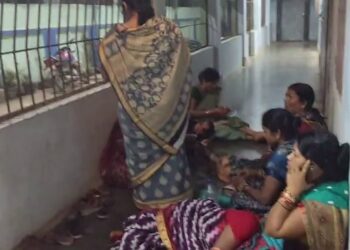 କଣାସ ବ୍ଲକ ଅଫିସ ଆଗରେ ରାତି ତମାମ ଧାରଣା ଦେଲେ ମହିଳା