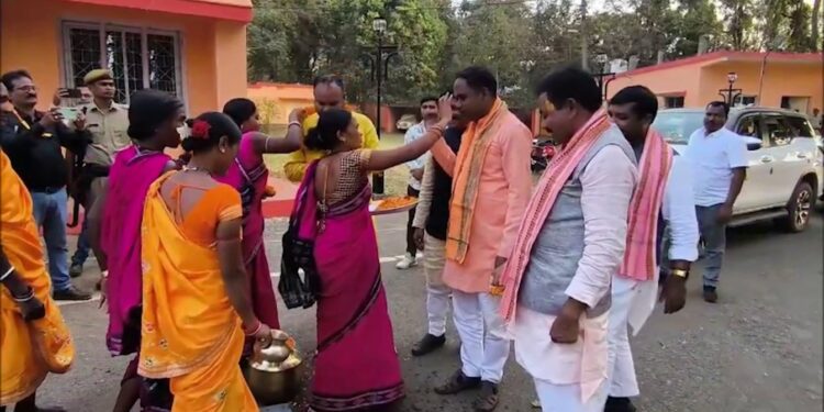 ବିଧାନସଭା ଷ୍ଟାଣ୍ଡିଂ କମିଟି ସଦସ୍ୟଙ୍କ ଦୁଇ ଦିନିଆ ନବରଙ୍ଗପୁର ଜିଲ୍ଲା ଗସ୍ତ