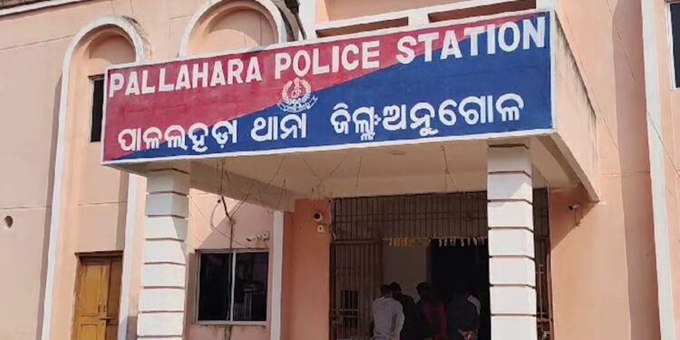 କୋଚିଂ ସେଣ୍ଟର ମାଲିକଙ୍କ ସହ ଅନ୍ତରଙ୍ଗ ମୁହୂର୍ତ୍ତର ଭିଡିଓ ଭାଇରାଲ