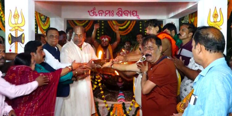 ଜାଗର ଉପଲକ୍ଷେ ଶ୍ରୀ ଲୋକନାଥ ଦେବଙ୍କ ପୀଠରେ ଜଳିଲା ବୃହତ୍ ଜଗତ ମଙ୍ଗଳ ଜାଗର ଦୀପ