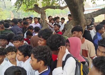 ଜିଲ୍ଲାପାଳଙ୍କୁ ଭେଟିବାକୁ ୨୨ କିମି ଚାଲିଲେ ଛାତ୍ରଛାତ୍ରୀ