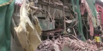 କୋଲକାତା ବଡ଼ବଜାର ଅଂଚଳରେ ଧସିଲା ବହୁତଳ କୋଠା