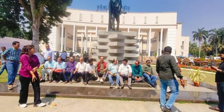 ଧାରଣାରୁ ଓହରିଲେ ସାମ୍ବାଦିକ