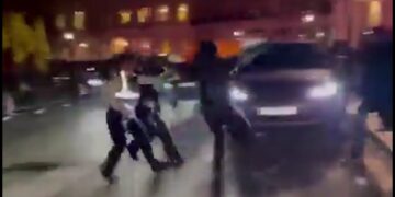 ଲଣ୍ଡନରେ ଭାରତୀୟ ପତାକାକୁ ଚିରିଲେ ଖଲିସ୍ତାନୀ ସମର୍ଥକ