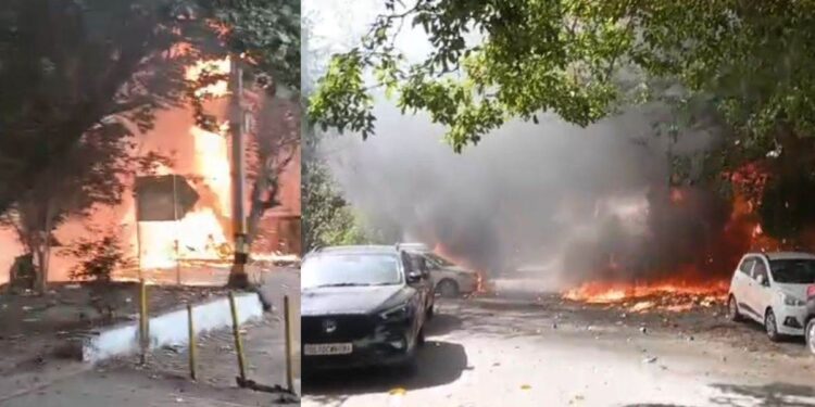 ଦିଲ୍ଲୀରେ ଭୟାବହ ଅଗ୍ନିକାଣ୍ଡ : ଜଳିଗଲା ବହୁ ଗାଡ଼ି