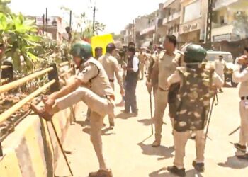 ହନୁମାନ ଜୟନ୍ତୀ ଶୋଭାଯାତ୍ରା ବେଳେ ଅସନ୍ତୋଷ: ଗୁନା ସହରରେ ପୋଲିସର ଲାଠିଚାର୍ଜ