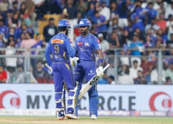 ମୁମ୍ବାଇକୁ ୧୨ ରନରେ ହରାଇଲା ବେଙ୍ଗାଲୁରୁ