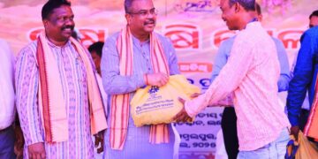 ସମ୍ବଲପୁର ଜିଲ୍ଲାରେ କୃଷିଜାତ ଓ ଉଦ୍ୟାନ ଜାତ କୃଷି ଦ୍ରବ୍ୟ, ପଶୁପାଳନ ଏବଂ ମତ୍ସ୍ୟଚାଷ ଉତ୍ପାଦନ ବୃଦ୍ଧି କରାଯିବ : ଧର୍ମେନ୍ଦ୍ର ପ୍ରଧାନ
