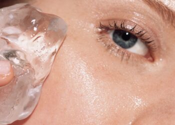 ଜାଣନ୍ତି କି Ice Facial କ’ଣ? ଯାହାଦ୍ୱାରା ଗ୍ଲୋ କରେ ସ୍କିନ୍