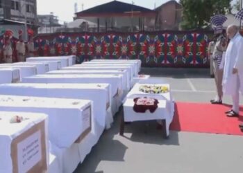 ଆତଙ୍କବାଦୀ ହମଲା: ୨୮ ମୃତକଙ୍କୁ ଶ୍ରଦ୍ଧାଞ୍ଜଳି ଜଣାଇଲେ ଶାହ