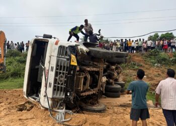 PCRକୁ ଚାପି ଦେଲା ହାଇଓ୍ବା: ୨ ପୋଲିସ ମୃତ