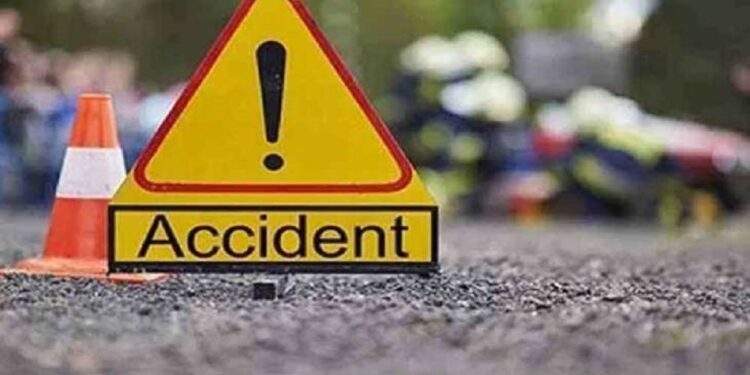 ଦୁର୍ଘଟଣାରେ ସ୍ବାମୀ-ସ୍ତ୍ରୀଙ୍କ ମୃତ୍ୟୁ : ୪ ବର୍ଷର ପୁଅ ଗୁରୁତର