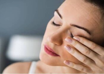 ଆଖି କାହିଁକି ଡ଼େଇଁଥାଏ ? ଜାଣନ୍ତୁ କ’ଣ ରହିଛି କାରଣ …