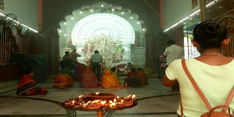 କଟକ ସହରର ବିଭିନ୍ନ ପୂଜା ମଣ୍ଡପରେ ଆଜି ବାସନ୍ତିକ ଦୁର୍ଗା ପୂଜାର ମହାଷ୍ଟମୀ ପୂଜା ଅନୁଷ୍ଠିତ