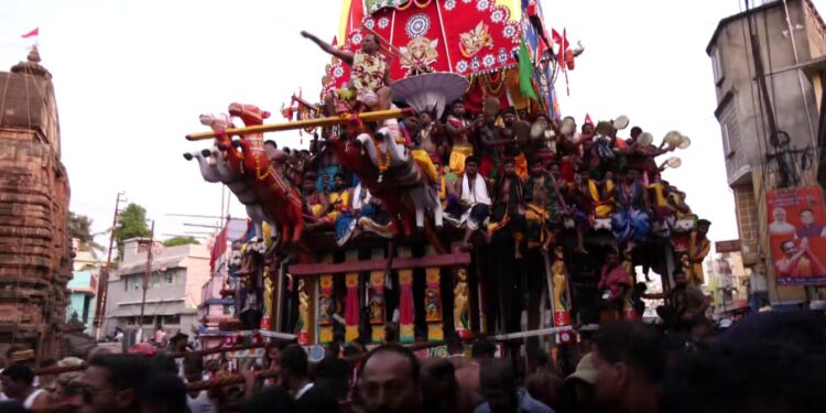 ଆଜି ଦ୍ବିତୀୟ ଦିନରେ ଚାଲିଛି ଲିଙ୍ଗରାଜଙ୍କ ରୁକୁଣା ରଥଟଣା