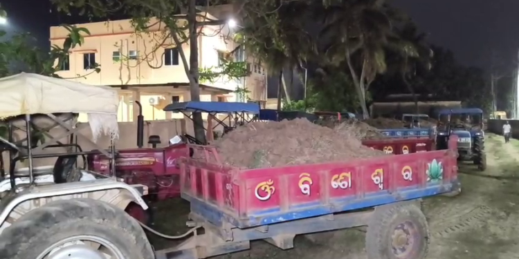 ବାଲି ପରେ ଏବେ ଅସ୍ତରଙ୍ଗରେ ମାତିଛନ୍ତି ମାଟି ମାଫିଆ : ପୋଲିସ ପକ୍ଷରୁ ଚଢ଼ାଉ