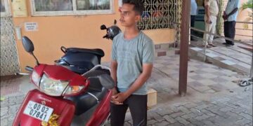 ଫାଇନ ଧରାଇଲା ବାଇକ ଚୋର