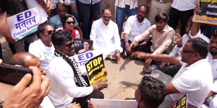 ଭୁବନେଶ୍ୱର ଇଡି ଅଫିସ ଆଗରେ ଯୁବ କଂଗ୍ରେସ କର୍ମୀଙ୍କ ଜୋରଦାର୍ ବିକ୍ଷୋଭ