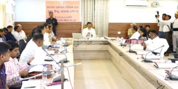 ପୁରୀ ଜିଲ୍ଲାରେ ଉଭୟ ରାଜ୍ୟ ଓ କେନ୍ଦ୍ର ସରକାରଙ୍କ ଯୋଜନାର ସମୀକ୍ଷା କଲେ ରାଜ୍ୟପାଳ