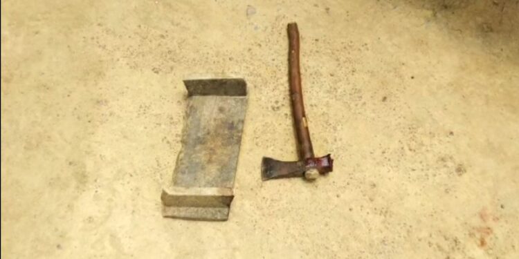 ଖାଇବାକୁ ନଦେବାରୁ ସ୍ତ୍ରୀକୁ ଟାଙ୍ଗିଆରେ ହାଣିଦେଲା ସ୍ବାମୀ