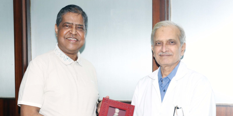 ସୋଆ ପ୍ରତିଷ୍ଠାତା ସଭାପତିଙ୍କ ସହ ପଦ୍ମ ପୁରସ୍କାର ବିଜେତା ପ୍ରଫେସର ଅଶୋକ ମହାପାତ୍ରଙ୍କ ସୌଜନ୍ୟମୂଳକ ସାକ୍ଷାତ