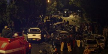 କରାଚିକୁ ଘେରିଲେ ଭାରତୀୟ ନୌସେନା