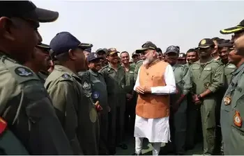 ଏୟାରବେସରେ ପ୍ରଧାନମନ୍ତ୍ରୀ, ଯବାନଙ୍କ ସହ ହେଲେ କଥାବାର୍ତ୍ତା