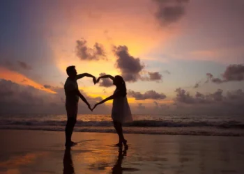 ପ୍ରେମିକ ସହ ରାତିରେ ଶୋଉଥିଲା ମାଆ, ଧରା ପକାଇଦେଲା ଝିଅ