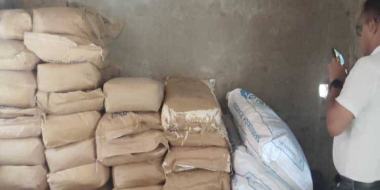 ବାଲିକୁଦା ବ୍ଲକ ତରାସାହି ପଞ୍ଚାୟତ ବାଲିସାହିରେ ଥିବା ଦୁଗ୍ଧ ଯୋଗାଣ କେନ୍ଦ୍ରରେ ଜିଲ୍ଲା ପ୍ରଶାସନର ଚଢ଼ାଉ