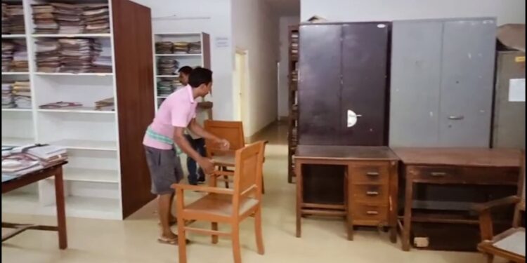 ଠିକା କାମର ବିଲ୍ ନଦେବାରୁ ଯନ୍ତ୍ରୀଙ୍କ ସମ୍ପତ୍ତି ଆଟାଚ୍