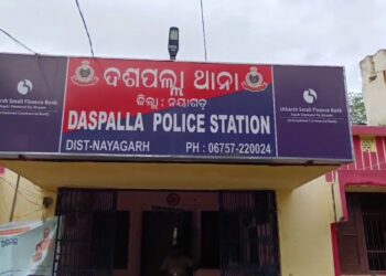 କଳା ସ୍କର୍ପିଓରେ ଆସି ପଥଚାରୀଙ୍କୁ ବ୍ଲେଡ଼ରେ ଆକ୍ରମଣ କରି ଲୁଟିନେଲେ