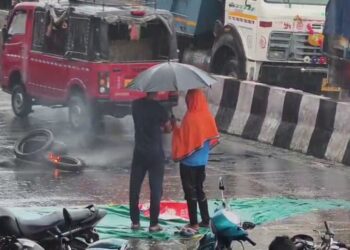 ଭୁଲ ଅଲଟ୍ରାସାଉଣ୍ଡ ରିପୋର୍ଟ ଯୋଗୁ ଭୃଣ ନଷ୍ଟ ଅଭିଯୋଗ : ଟାୟାର ଜାଳି ରାସ୍ତା ଅବରୋଧ