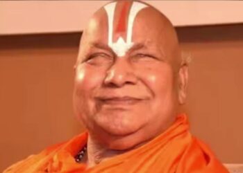 ଗୁରୁଦକ୍ଷିଣାରେ ସେନା ମୁଖ୍ୟଙ୍କୁ ପାକ ଅଧିକୃତ କାଶ୍ମୀର ମାଗିଲେ ଜଗଦଗୁରୁ ରାମଭଦ୍ରାଚାର୍ଯ୍ୟ