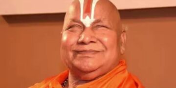 ଗୁରୁଦକ୍ଷିଣାରେ ସେନା ମୁଖ୍ୟଙ୍କୁ ପାକ ଅଧିକୃତ କାଶ୍ମୀର ମାଗିଲେ ଜଗଦଗୁରୁ ରାମଭଦ୍ରାଚାର୍ଯ୍ୟ