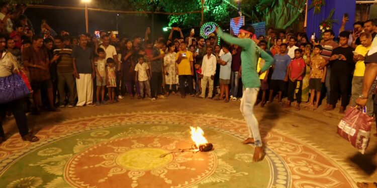 ମଧ୍ୟରାତ୍ରୀରେ ଲୋକାରଣ୍ୟ ଏକାମ୍ର କ୍ଷେତ୍ର