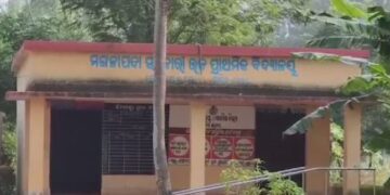 ସ୍କୁଲରୁ ଚୋରି: ପିକଅପରେ ବୋହି ନେଇଗଲେ ଚାଉଳ ଓ ମାଇକ